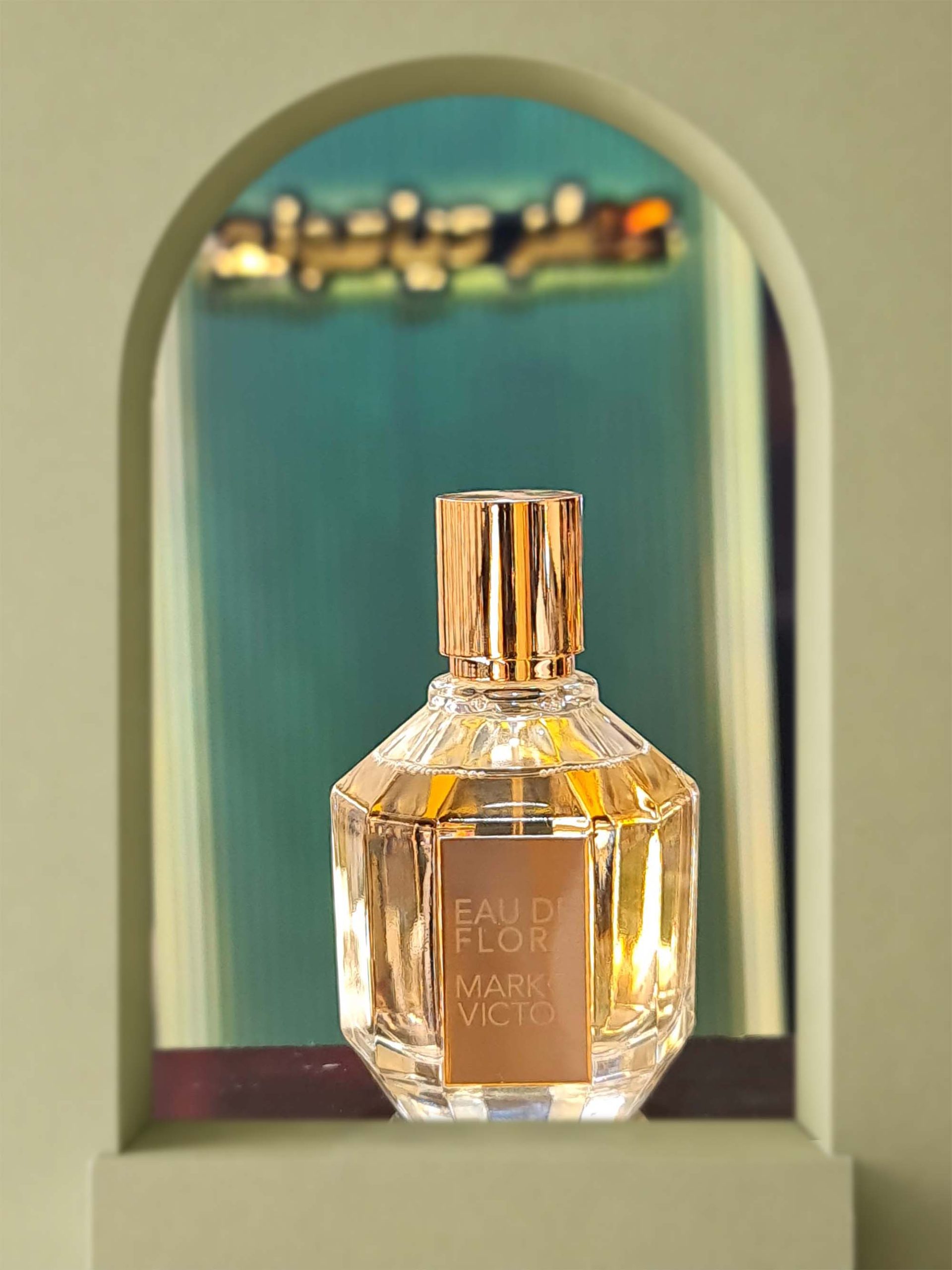 او د فلورا فرگرنس ورد (Eau de Flora Fragrance World)