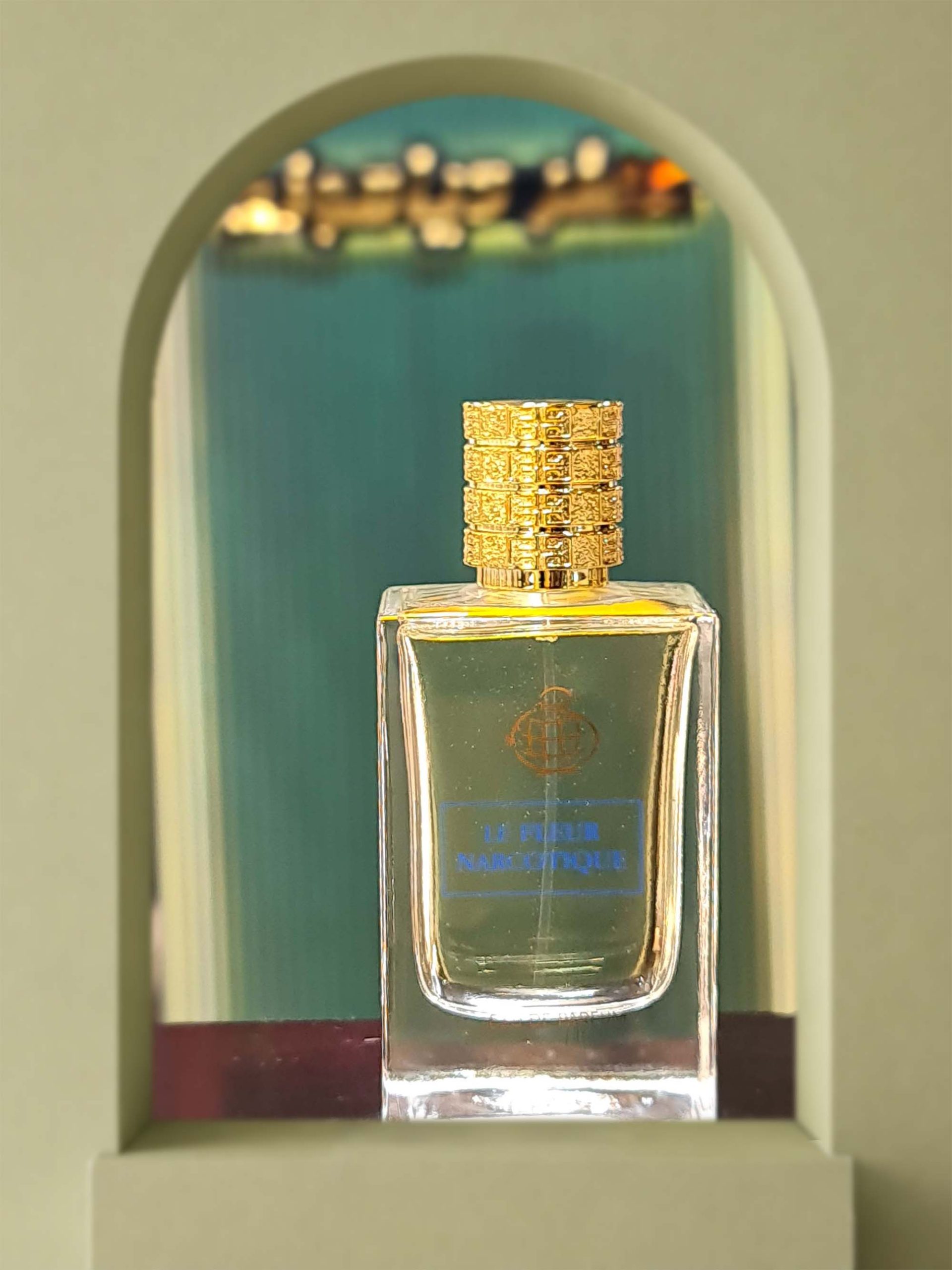 د فلور نارکوتیک فرگرنس ورد (De Flor Narcotic Fragrance World)