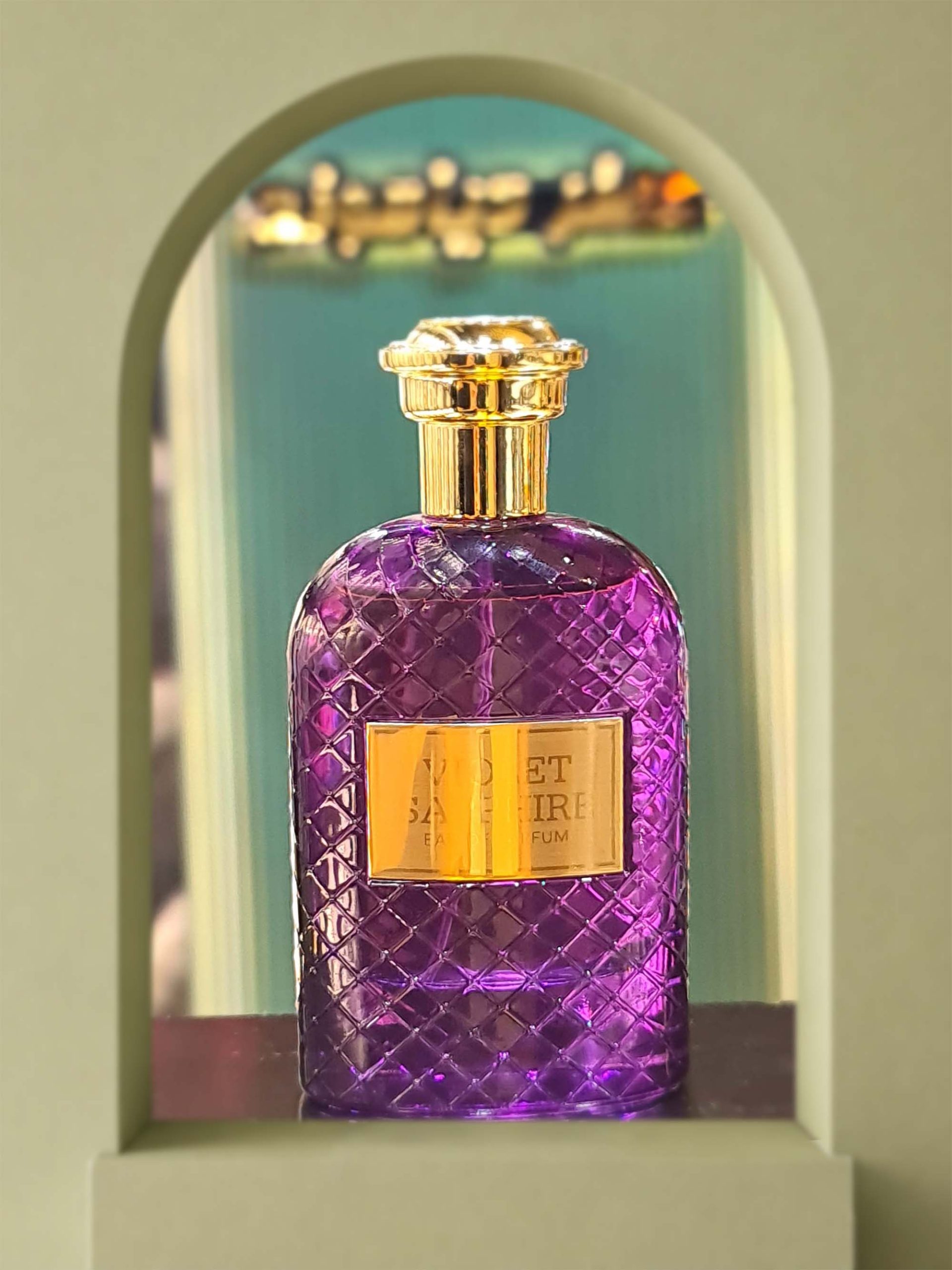 ویولت سفیر فرگرنس ورد (Violet Sapphire Fragrance World)